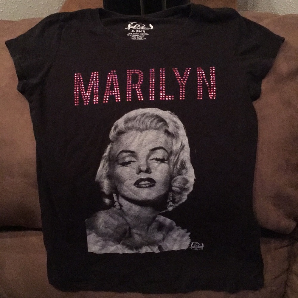 Marilyn Monroe shirt.